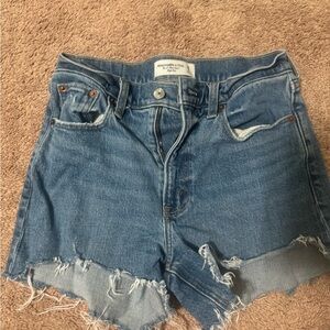Abercrombie 4 inch high rise mom short